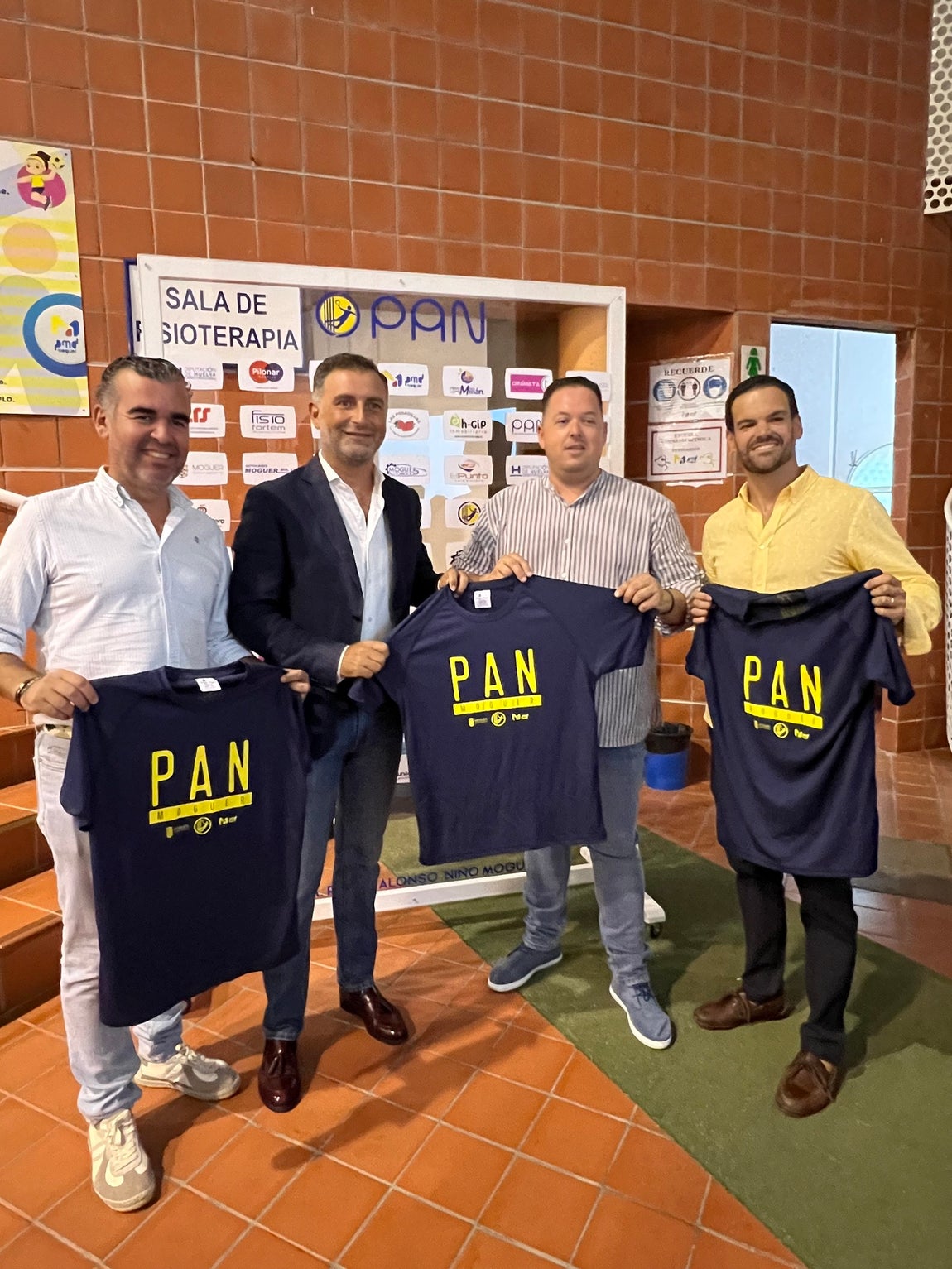 El BM Triana se lleva ante el PAN el Trofeo Ciudad de Moguer