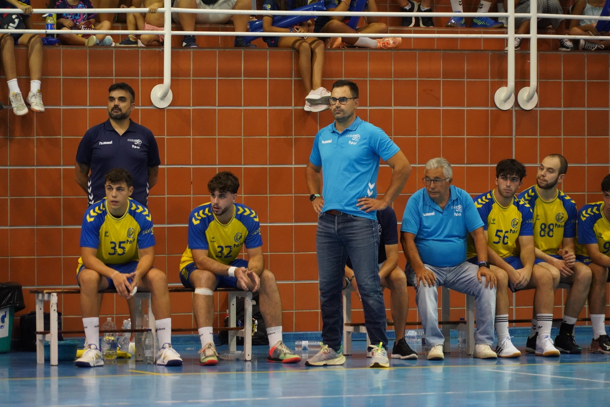 El BM Triana se lleva ante el PAN el Trofeo Ciudad de Moguer