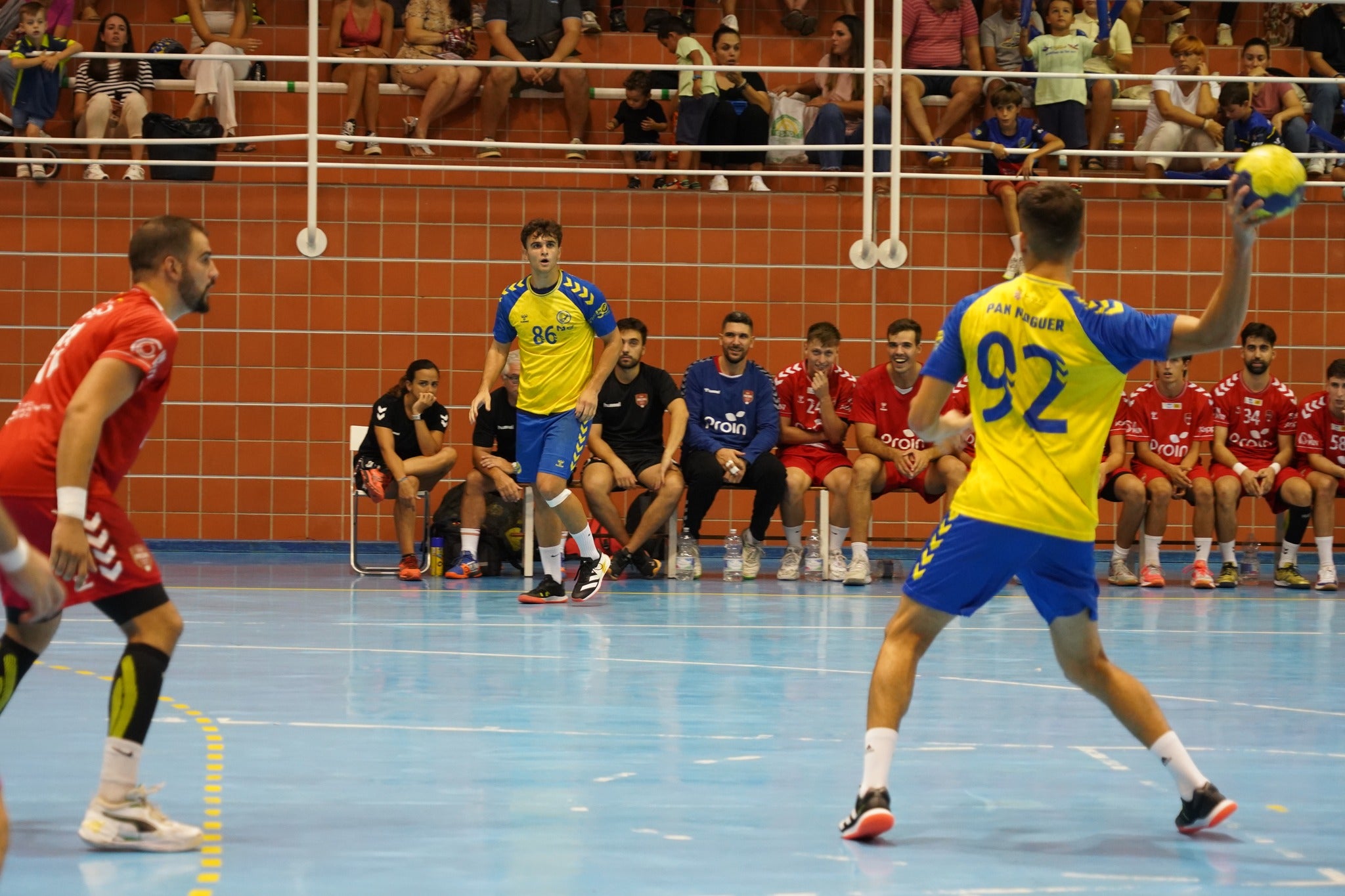 El BM Triana se lleva ante el PAN el Trofeo Ciudad de Moguer