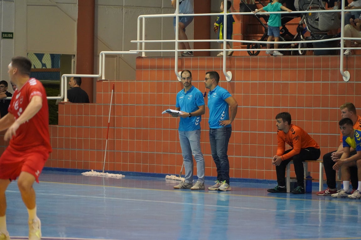 El BM Triana se lleva ante el PAN el Trofeo Ciudad de Moguer