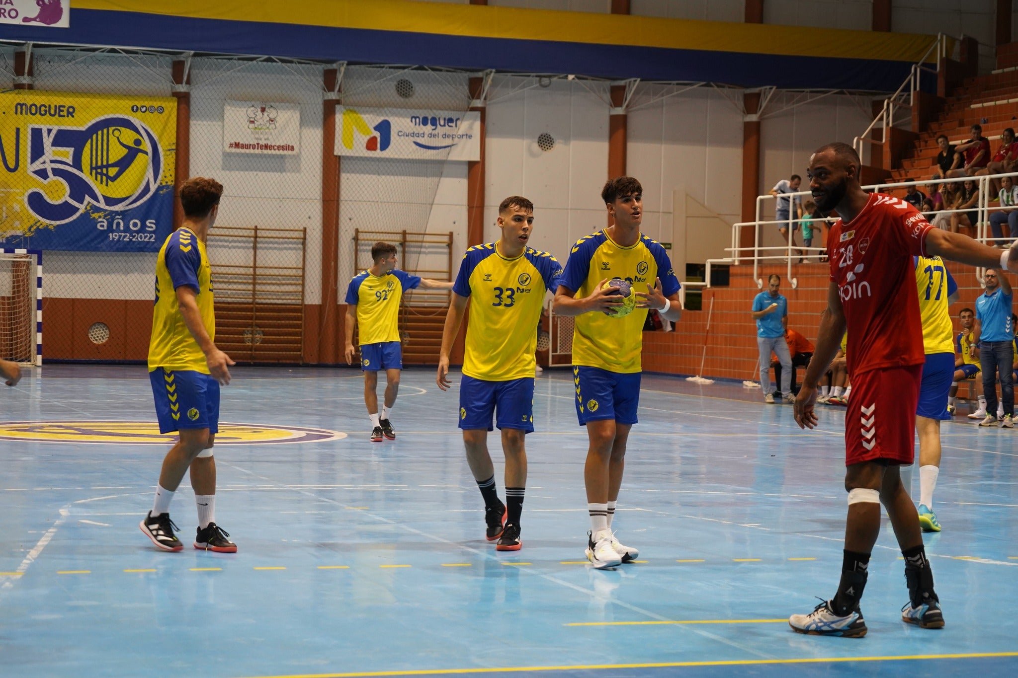 El BM Triana se lleva ante el PAN el Trofeo Ciudad de Moguer