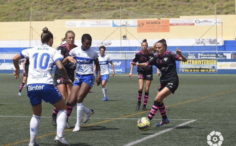 Imagen principal - Ensayo general del Sporting Huelva en Canarias antes del estreno de temporada