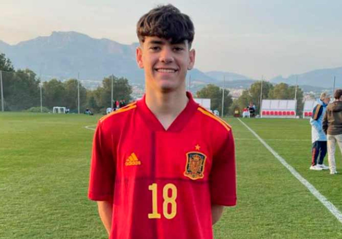 El centrocampista valverdeño Iván Corralejo con la Sub 17