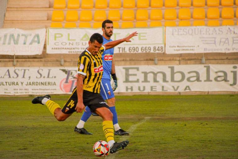 Primera gran alegría de la temporada del San Roque de Lepe, que volverá a estar en el bombo de la Copa del Rey (4-1)