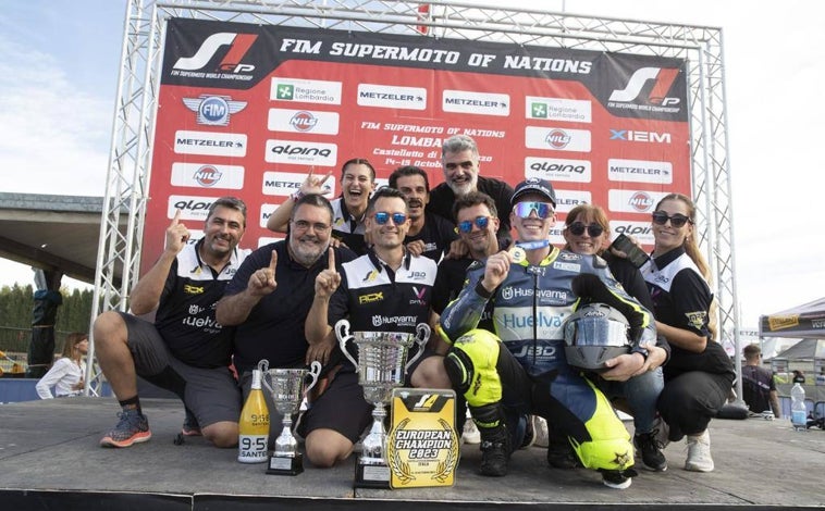 Imagen principal - Colosal Paquito Gómez: Doble victoria para coronarse campeón de Europa de Supermotard