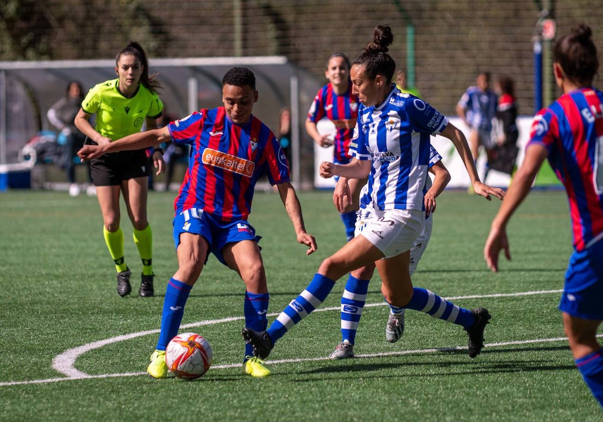 Sandra Castelló durante un partido ante el Éibar hace dos temporadas