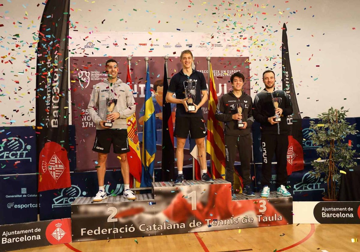 Álvaro Robles en el segundo cajón del podium en Barcelona