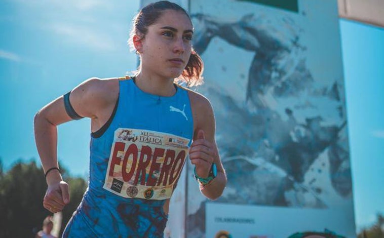 Imagen principal - Forero, en dos momentos del Cross de Itálica, donde fue la mejor española