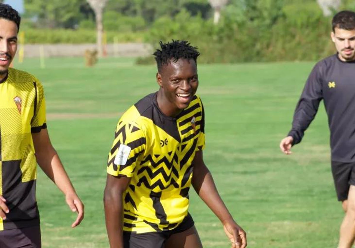 Lamin Fatty durante un entrenamiento del San Roque de Lepe esta temporada