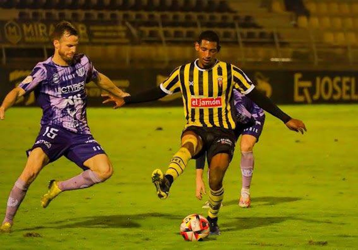 Seth Vega durante el San Roque de Lepe-Yeclano de la pasada jornada liguera