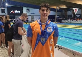Samuel Gómez se cuelga la medalla de plata en los 200 braza del Campeonato de España Junior