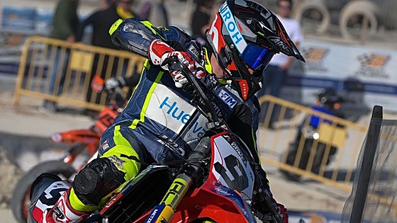 Paquito Gómez sorprende a todos en su debut en el Mundial de Supermotard