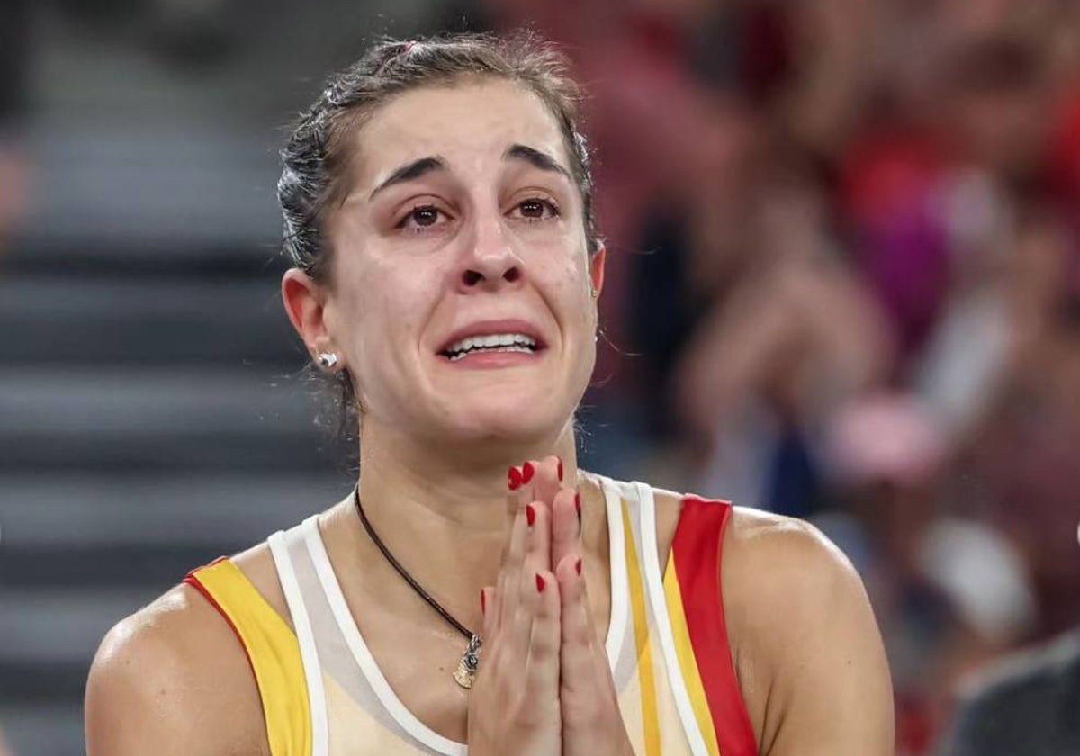 Carolina Marín, llorando tras lesionarse en los Juegos Olímpicos de París