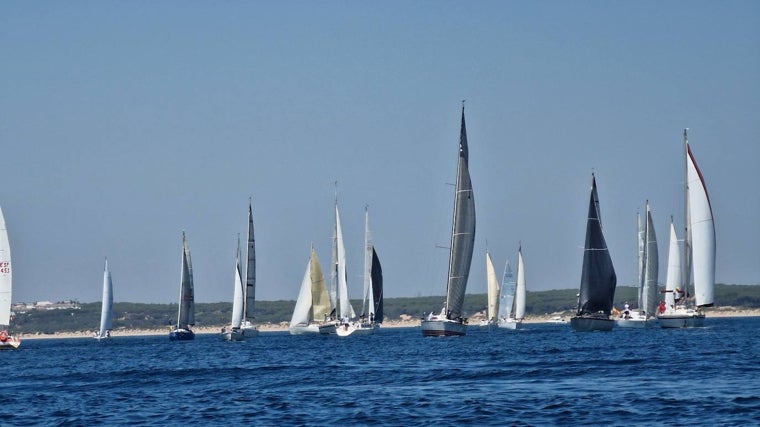 Uno de los momentos de la emblemática prueba onubense de vela