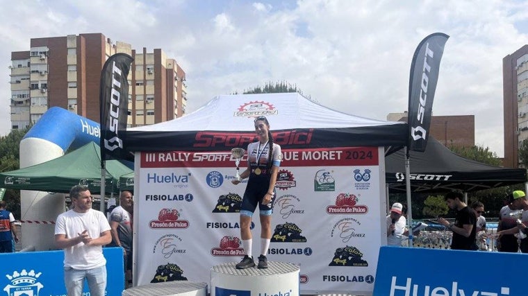 La júnior Lucía García (C.D. Qalat Bike) fue la vencedora absoluta de la manga reina fémina