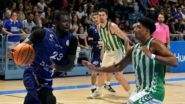 El Ciudad de Huelva durante su derrota contra el Betis