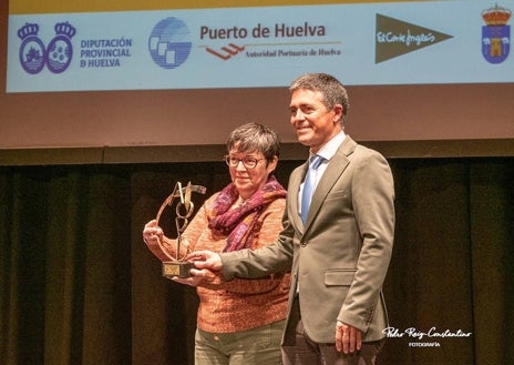 Imagen secundaria 1 - Carolina Marín, Premio a la Excelencia Deportiva: «Es un placer y un honor, me siento feliz de estar en casa»