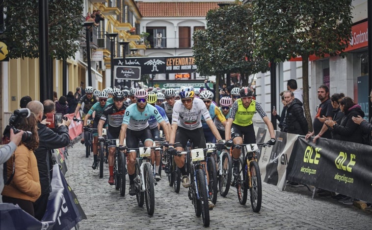 Imagen principal - La competición se sigue consolidando en el panorama ciclista nacional e internacional