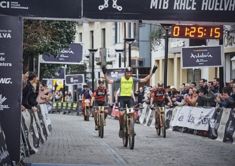 Imagen secundaria 1 - La competición se sigue consolidando en el panorama ciclista nacional e internacional