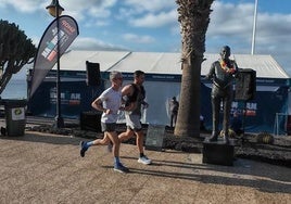 Enrique Llimona completa el primero de los tres triatlones de larga distancia en Lanzarote: «Ilusión y ánimo tenemos todo el del mundo»