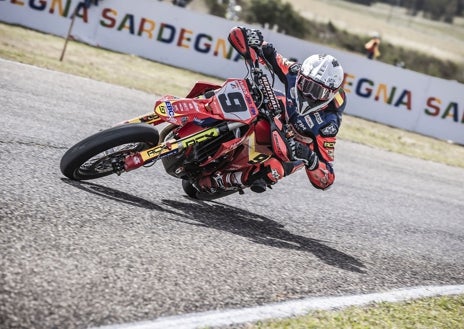Imagen secundaria 1 - Paquito Gómez sigue aspirando al título mundial de Supermotard tras ser segundo en Cerdeña