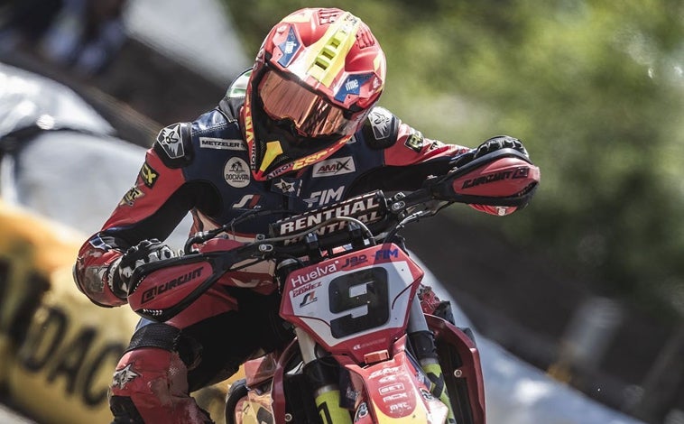 Imagen principal - Paquito Gómez se mantiene firme en la lucha por el Mundial Rookie de Supermotard tras correr en Alemania