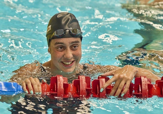 La felicidad de Alba Vázquez tras su oro nacional con mínima mundialista en 400 estilos
