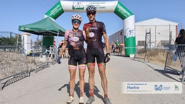 Francisco José Peña y Conchi Báñez se imponen en la XVIII BTT Villablanca 2025