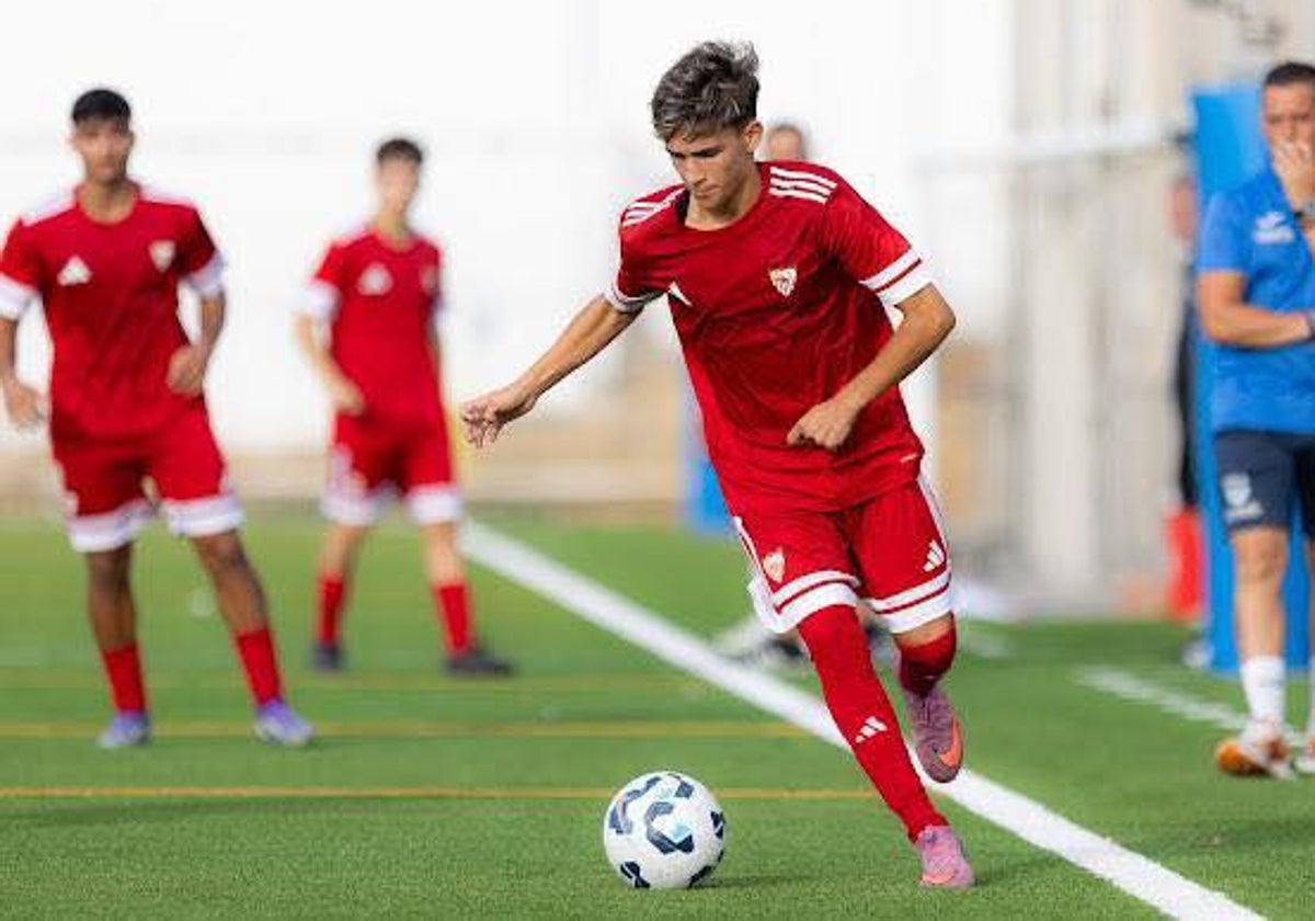 Raúl Martínez en un reciente partido con el juvenil del Sevilla FC