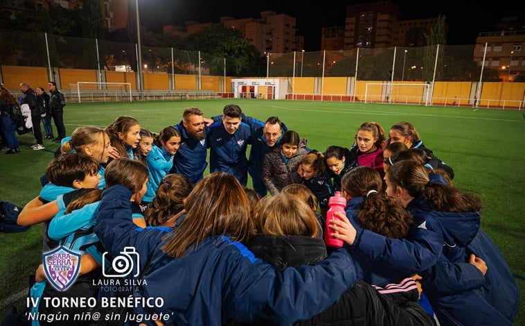 Imagen principal - Sara Serrat anima a participar en el V Torneo &#039;Ningún Niñ@ sin Juguete&#039;: «Podemos ayudar a muchas familias»