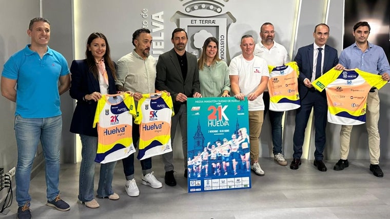 La presentación de la media maratón ha tenido lugar esta mañana en el Ayuntamiento de Huelva