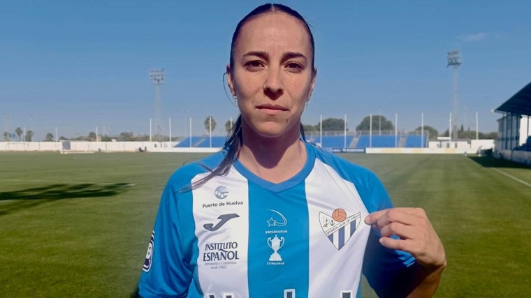 La delantera sevillana vuelve seis años después al Sporting Huelva