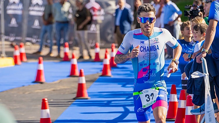 Chamba, campeón del Mundo de Ultraman: «He tenido que pedir un préstamo personal para defender mi título en Hawaii»