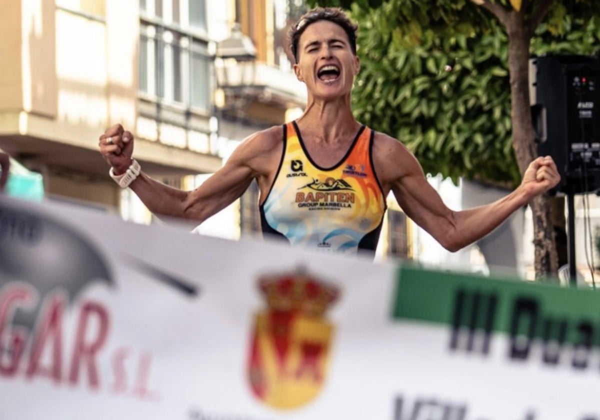 Rocío Espada, cruzando la línea de meta como campeona de Andalucía