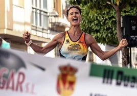 Rocío Espada, cruzando la línea de meta como campeona de Andalucía
