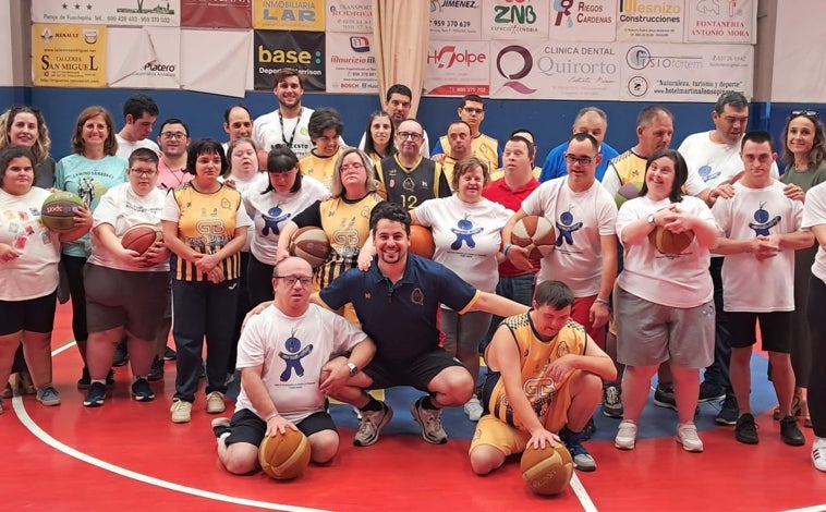 Imagen principal - CB Ciudad de Moguer: cuando la película &#039;Campeones&#039; es toda una realidad