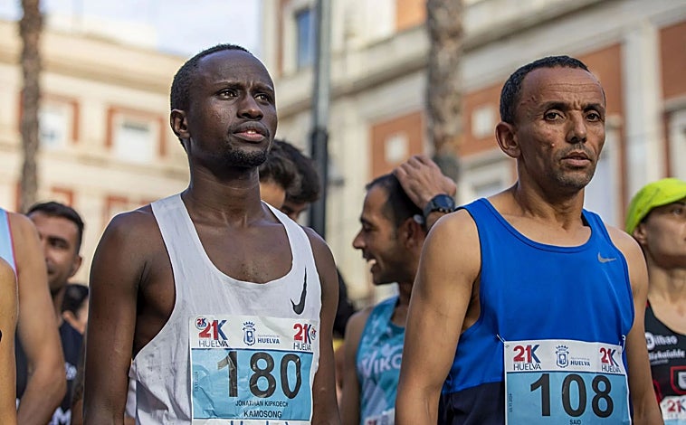 Imagen principal - Los ganadores de la 21k de 2024, Jonathan Kipkoech y Gema Martín