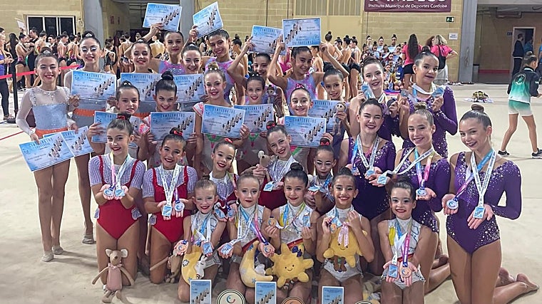 En las categorías Copa y Precopa, las gimnastas del club también ofrecieron un gran nivel competitivo