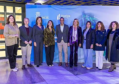 Imagen secundaria 1 - Emilio Martín recoge en la Gala Huelva Deporte un premio que llevará su nombre: «Siempre me he sentido muy valorado y muy querido en mi tierra»