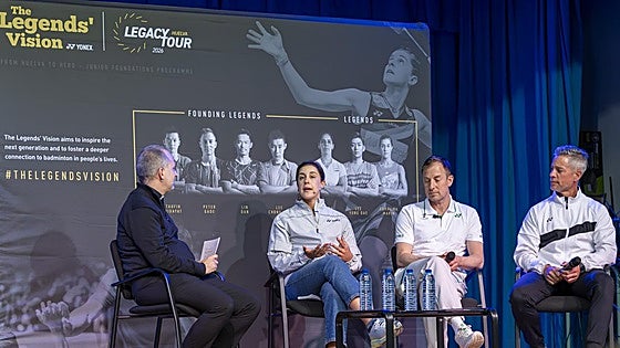 Carolina Marín regresa a su colegio para crear una escuela de bádminton