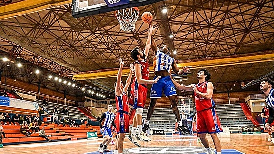 El histórico Enrique Benítez anuncia su desaparición y deja todavía más herido al baloncesto de Huelva