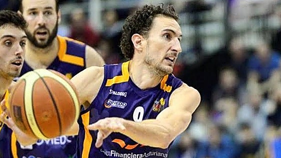 Del debut en ACB a referente en Huelva: Víctor Pérez amplía su idilio con el baloncesto a los 44 años