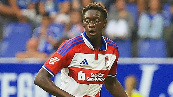 El viaje de Bourama: el joven de 1,95 metros que pasó de Cartaya a ser la nueva joya del Granada CF