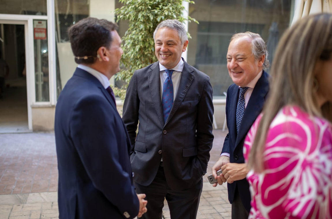 Alberto Santana con Alberto García Reyes  y Álvaro Rodríguez Guitart