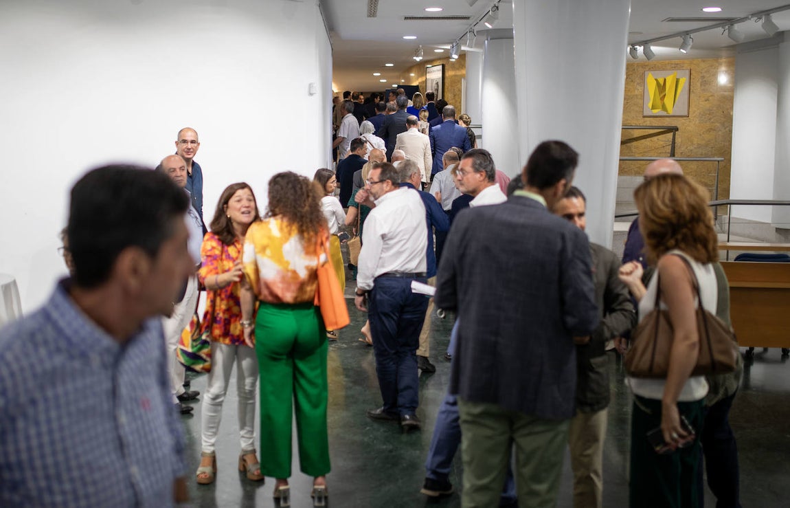 Instantes previos al inicio de la mesa redonda