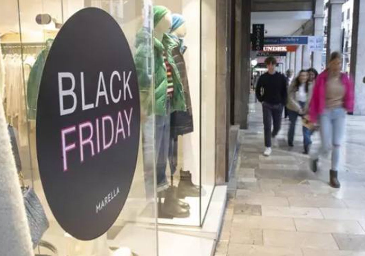 Zona comercial con ofertas del 'Black friday'