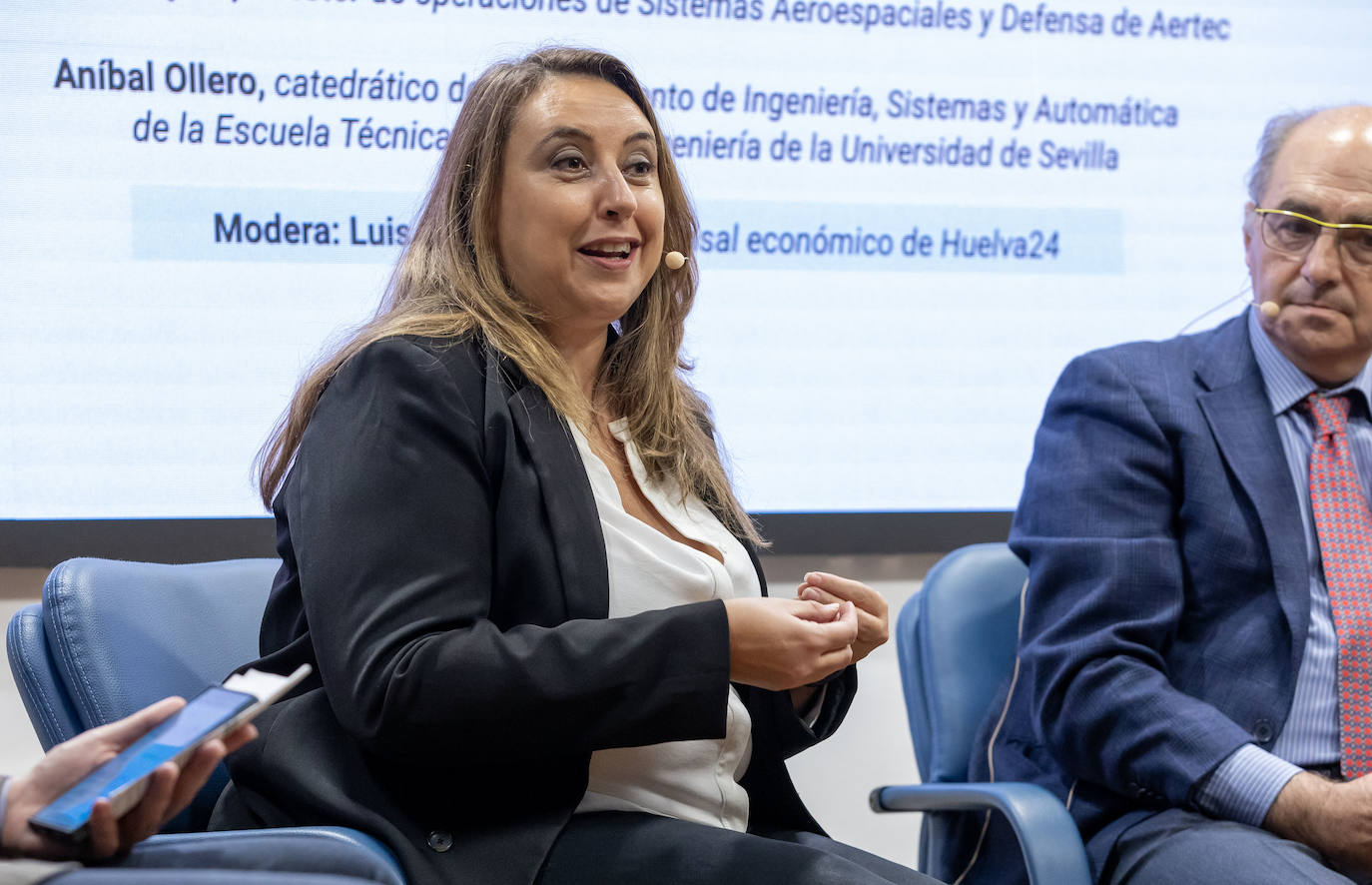 La mesa coloquio 'Un nuevo horizonte para la aeronáutica andaluza', en imágenes