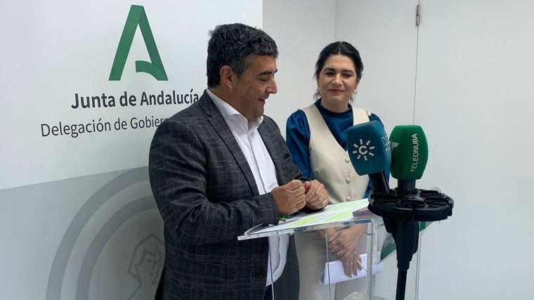 José Manuel Correa y Lucía Núñez, en sala de prensa