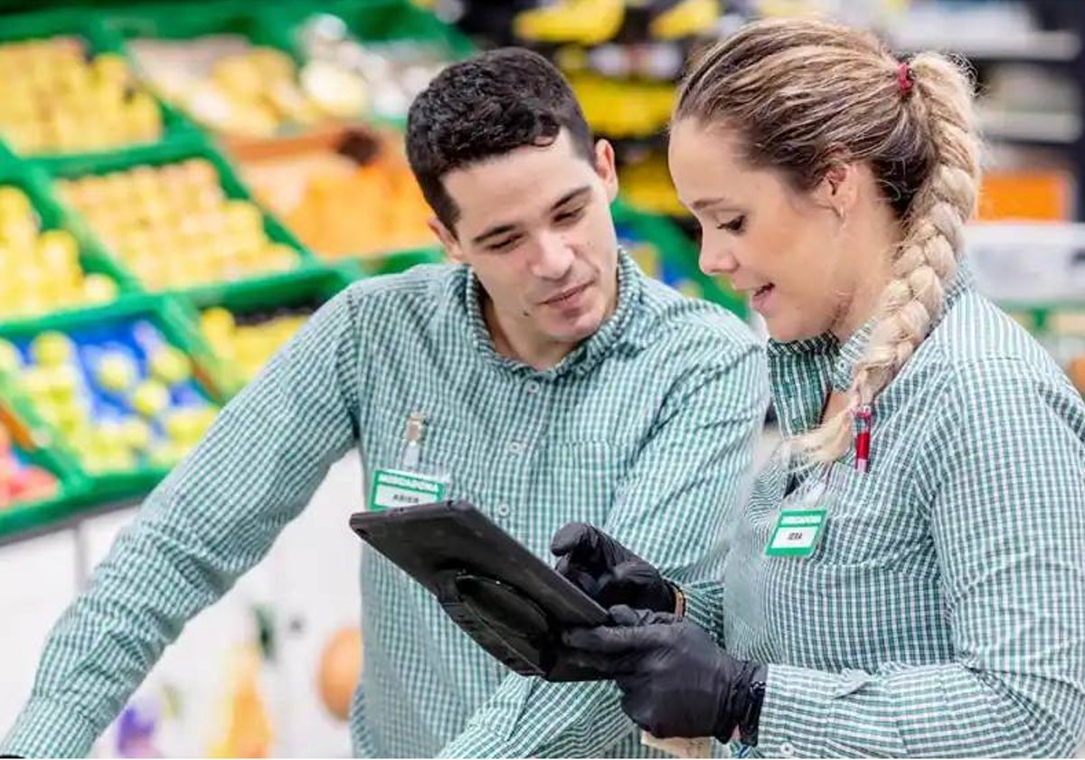 Foto de archivo de trabajadores de Mercadona