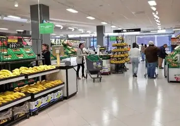 Los supermercados y centros comerciales que abren mañana en Huelva